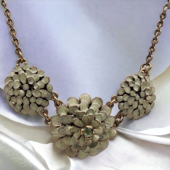 Lucky Brand Delicate Enamel Flowers Pale Green Adjustable Aged Brass Necklace - Picture 1 of 12